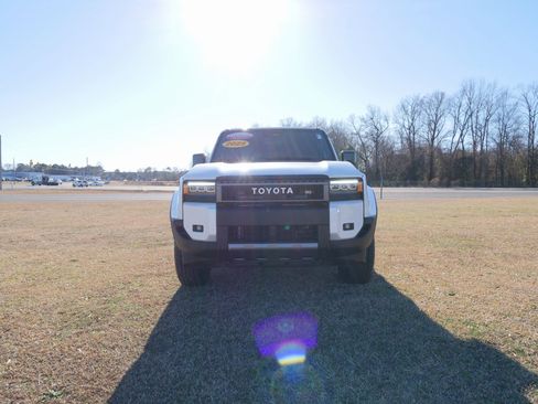 Used 2025 Toyota Land Cruiser image 9