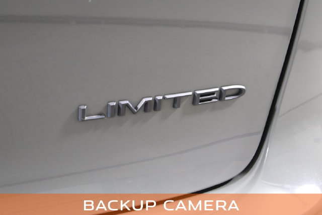Used 2025 Chrysler Pacifica Limited FWD image 10