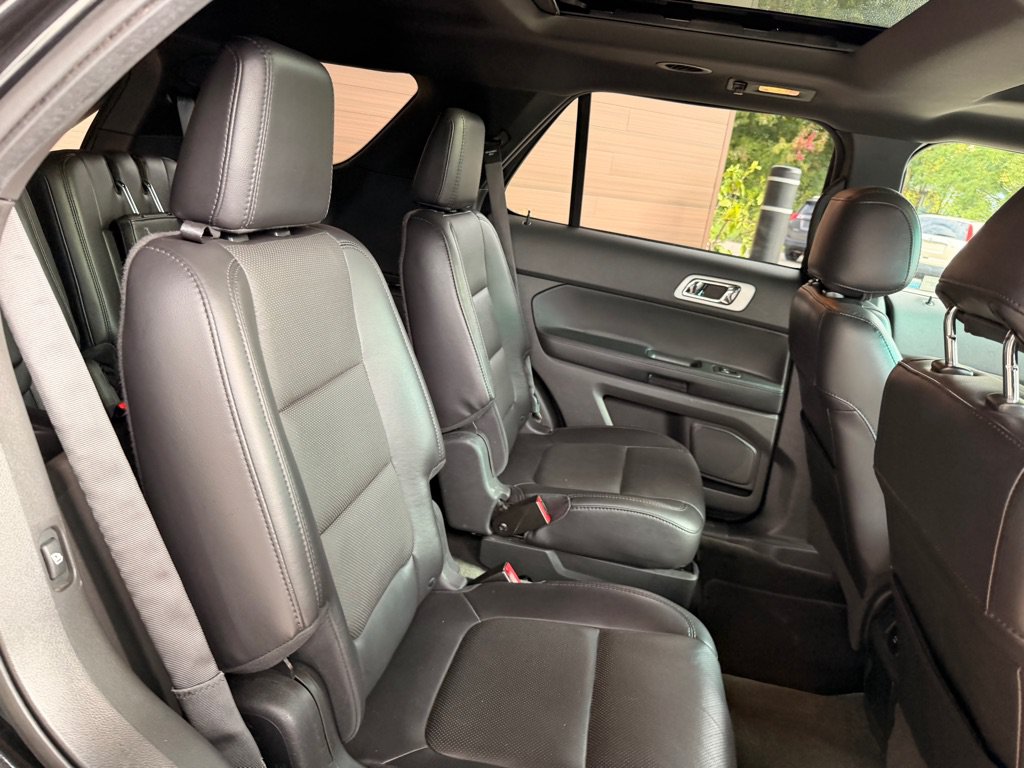 Used 2014 Ford Explorer Limited w/ Equipment Group 302A AWD/4WD image 18