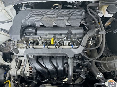 Used 2023 Hyundai Venue SEL image 33