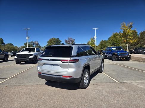 New 2025 Jeep Grand Cherokee Laredo image 6