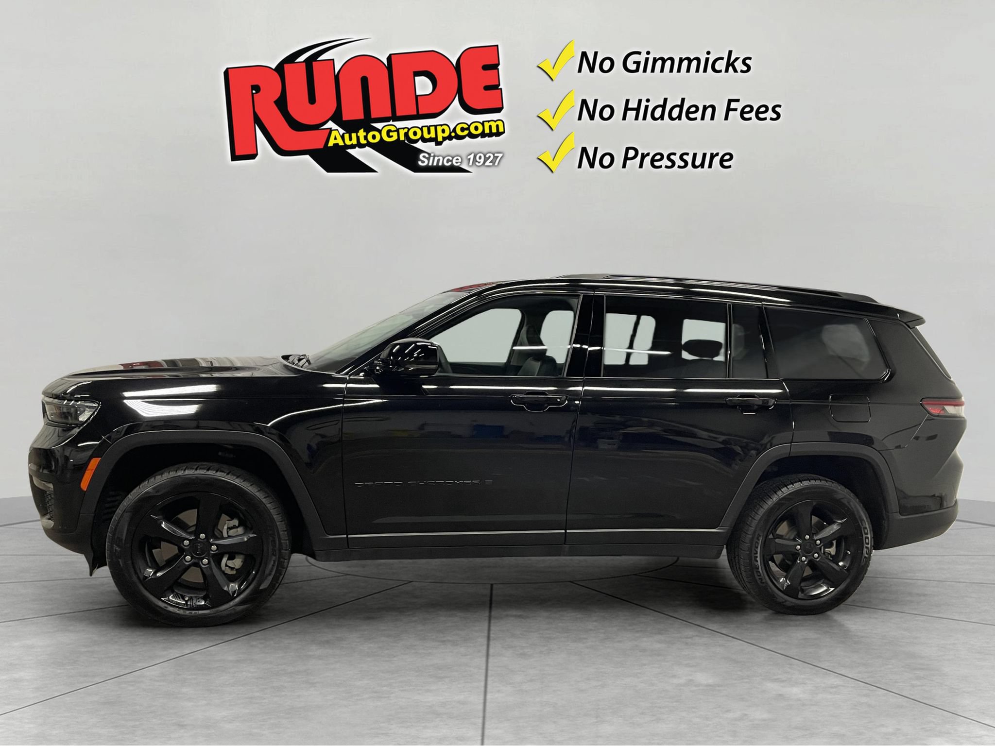 Used 2023 Jeep Grand Cherokee L Limited w/ Black Appearance Package AWD/4WD image 2