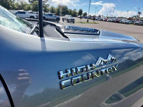 Used 2024 Chevrolet Silverado 2500 High Country w/ High Country Premium Package AWD/4WD image 8
