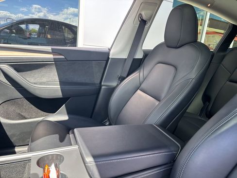 Used 2024 Tesla Model Y Long Range AWD/4WD image 16