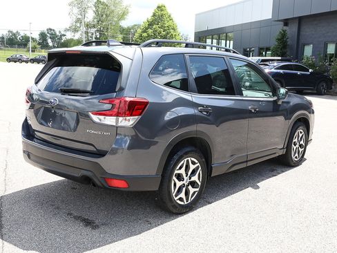 Used 2022 Subaru Forester Premium AWD/4WD image 6