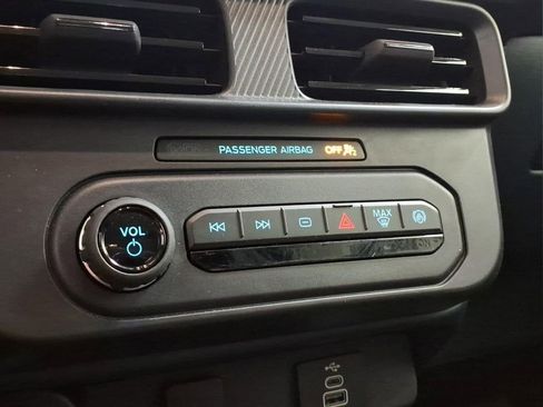 Certified 2025 Ford Maverick XLT w/ XLT Luxury Package AWD/4WD image 9