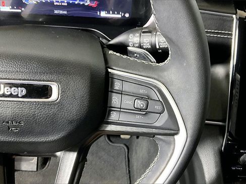 Used 2023 Jeep Grand Cherokee Laredo X image 15