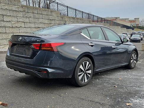 Certified 2022 Nissan Altima 2.5 SV image 6