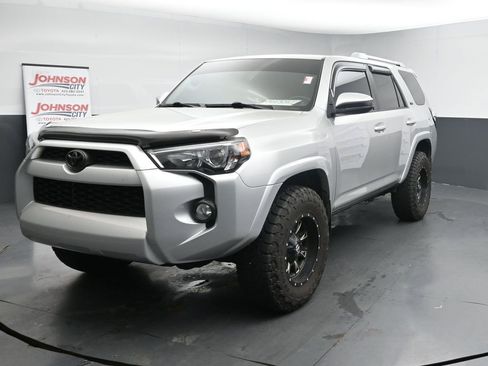 Used 2016 Toyota 4Runner SR5 image 4