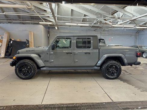 Used 2022 Jeep Gladiator Sport AWD/4WD image 3