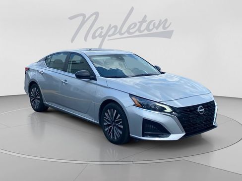 Used 2024 Nissan Altima 2.5 SV w/ SV Premium Package FWD image 8