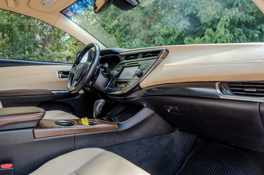 Used 2018 Toyota Avalon Touring w/ Carpet Mat Package FWD image 32