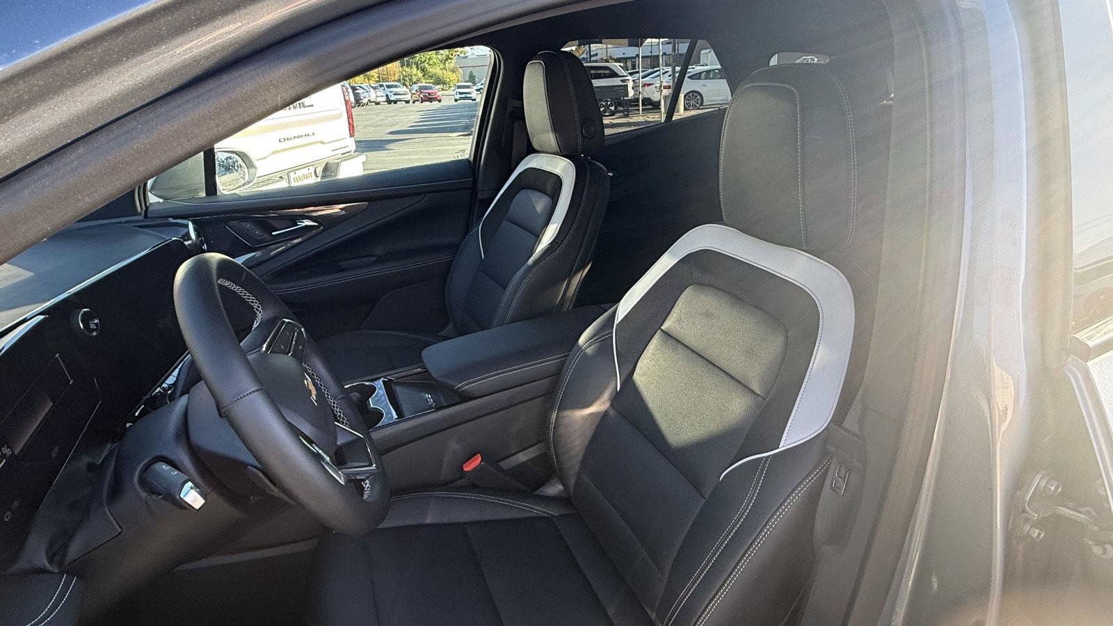 Used 2025 Chevrolet Blazer EV LT AWD/4WD image 9