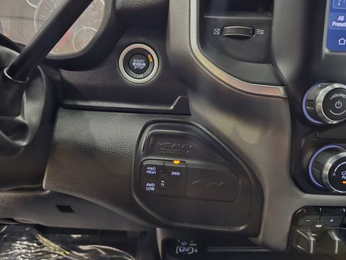 Used 2024 RAM 2500 Big Horn AWD/4WD image 28