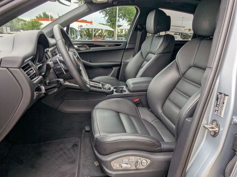 Certified 2026 Porsche Macan AWD/4WD image 5