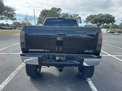 Used 2007 GMC Sierra 2500 SLT w/ Z71 Off-Road Package image 7