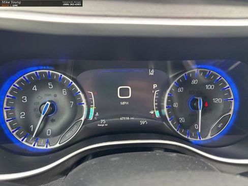 Used 2023 Chrysler Pacifica Touring-L FWD image 28