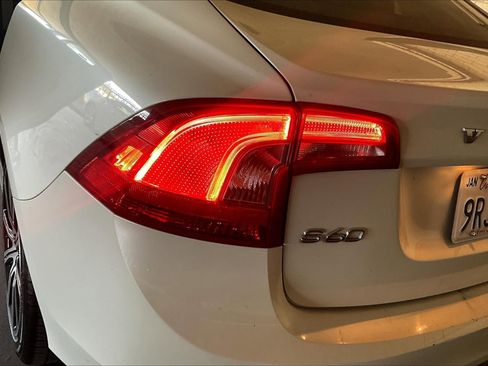 Used 2018 Volvo S60 T5 Inscription image 30