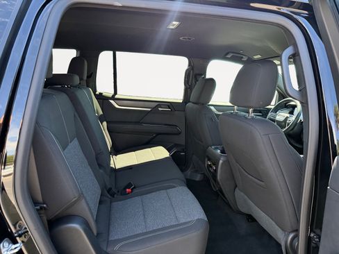 Used 2025 GMC Acadia Elevation w/ LPO, Floor Liner Package FWD image 18