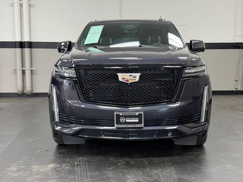 Used 2022 Cadillac Escalade Sport Platinum w/ Heavy-Duty Trailer Package AWD/4WD image 4