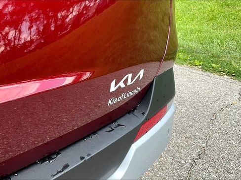 New 2026 Kia Carnival FWD image 9