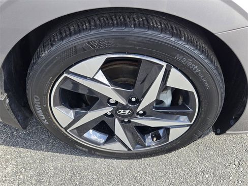 Certified 2023 Hyundai Elantra Limited image 17