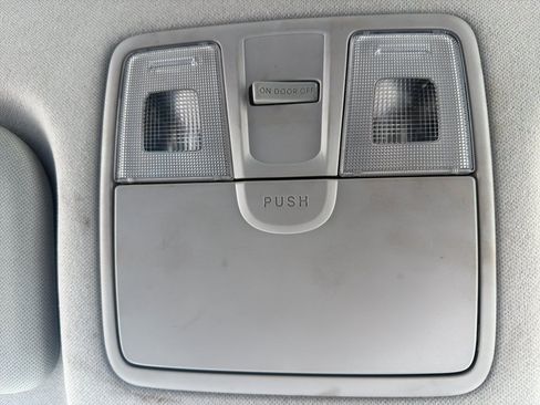 Used 2014 Hyundai Elantra SE FWD image 19