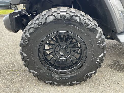 Used 2021 Jeep Wrangler Unlimited Sahara AWD/4WD image 32