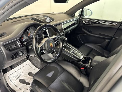 Used 2020 Porsche Macan AWD/4WD image 17