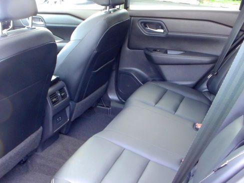 Used 2023 Nissan Rogue SL FWD image 6