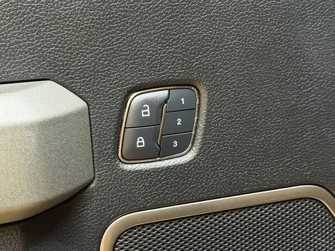 Used 2017 Ford F150 Raptor w/ Equipment Group 802A Luxury image 18