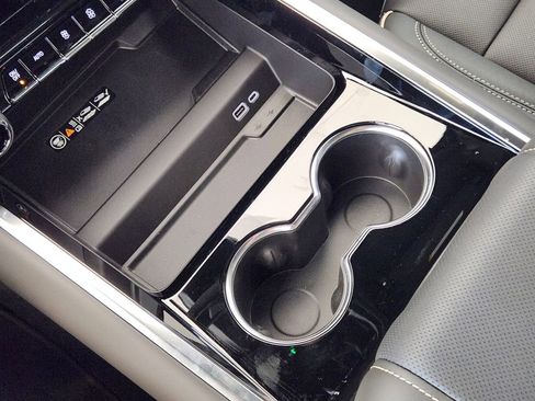 New 2026 Chevrolet Suburban Premier image 15