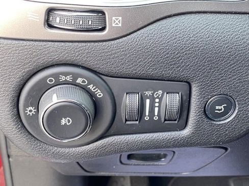 Used 2019 Jeep Cherokee Limited w/ Luxury Group image 27