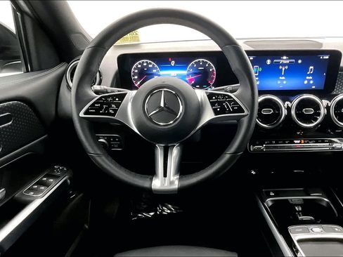 Used 2026 Mercedes-Benz GLB 250 image 4
