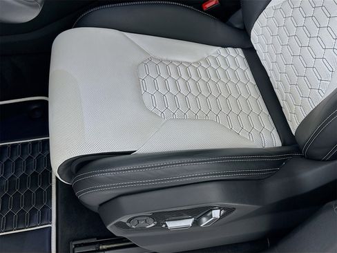 Used 2021 Lamborghini Urus image 21