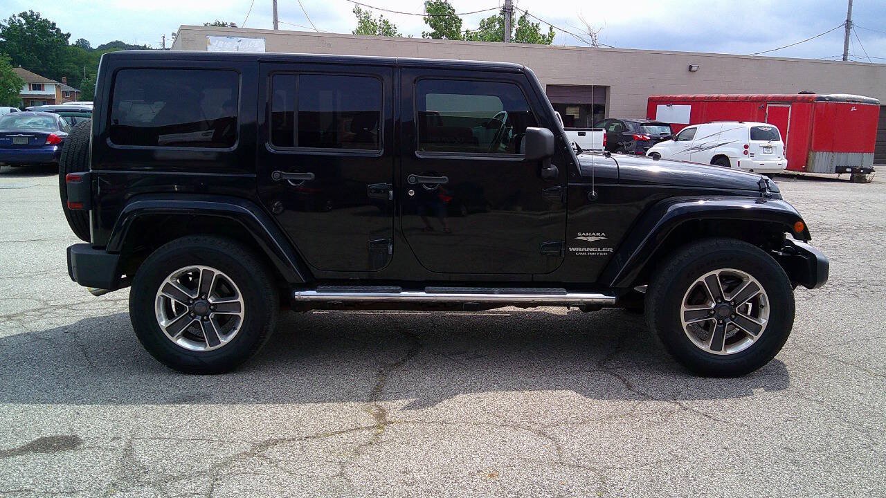Used 2014 Jeep Wrangler Unlimited Sahara w/ Dual Top Group AWD/4WD image 4