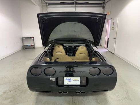 Used 2001 Chevrolet Corvette Coupe w/ Preferred Equipment Group2 image 8