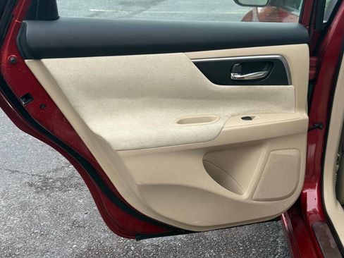 Used 2013 Nissan Altima 2.5 S FWD image 10