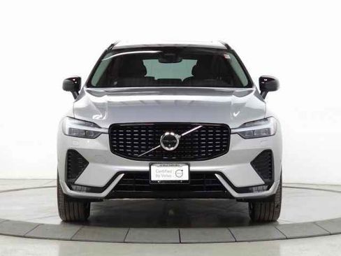 Certified 2025 Volvo XC60 B5 Plus image 2