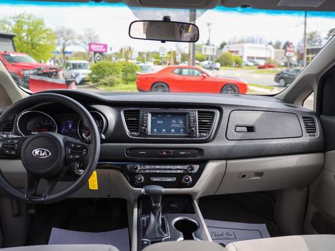 Used 2019 Kia Sedona L FWD image 24