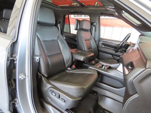 Used 2021 Chevrolet Tahoe Z71 w/ Luxury Package AWD/4WD image 38