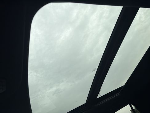 Used 2024 Ford Expedition Limited image 30