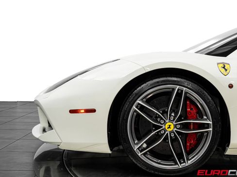Used 2019 Ferrari 488 Spider RWD image 17