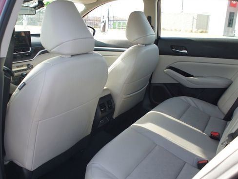 Used 2024 Nissan Altima 2.5 SL image 16