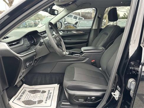 Certified 2023 Jeep Grand Cherokee Laredo image 16