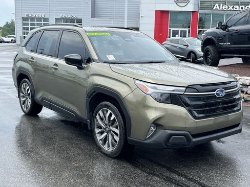 Used 2025 Subaru Forester Touring AWD/4WD image 1