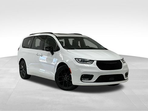 Used 2025 Chrysler Pacifica Limited FWD image 1