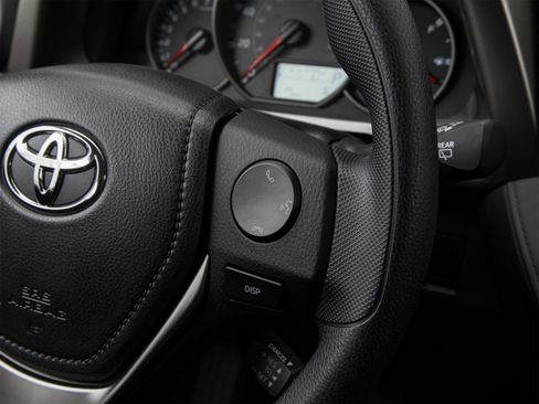 Used 2017 Toyota RAV4 LE FWD image 48