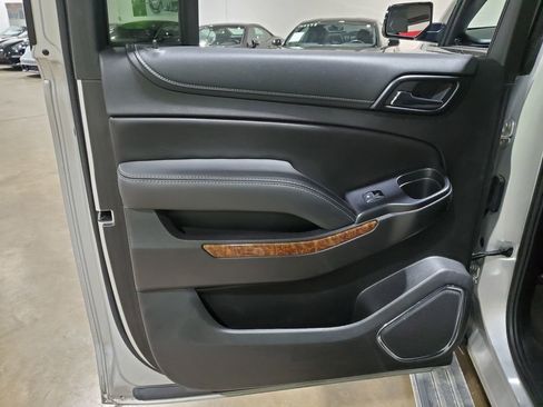 Used 2017 Chevrolet Suburban Premier image 32