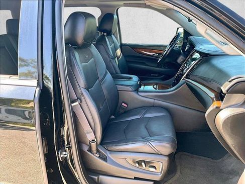Used 2016 Cadillac Escalade Premium AWD/4WD image 9